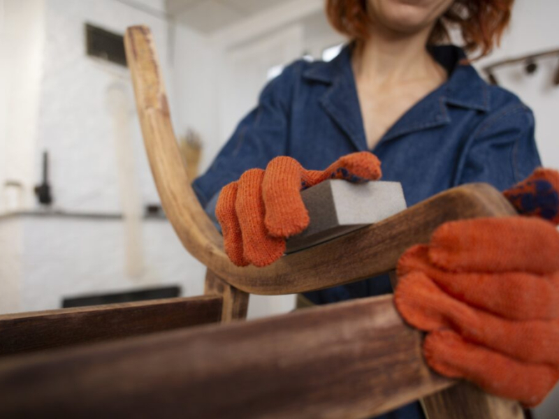 Comment restaurer un meuble ancien ? 